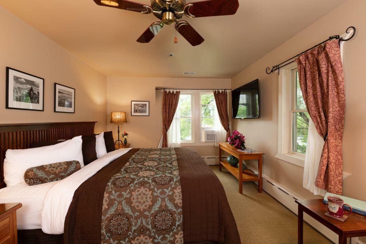 Lake Pointe Inn McHenry Exterior photo