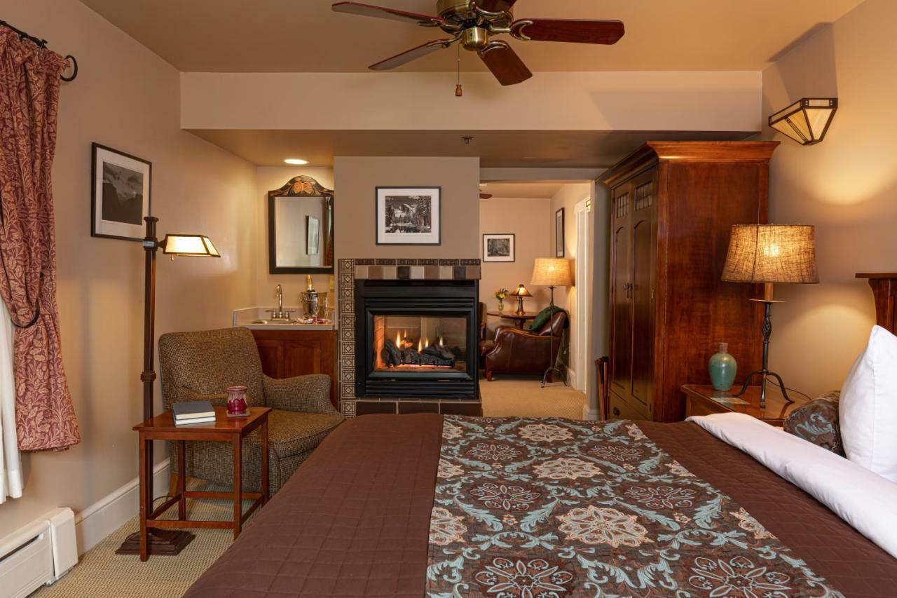 Lake Pointe Inn McHenry Exterior photo